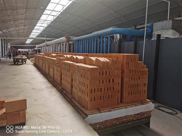 108.8×2.4米煤氣天然氣燒粘土磚高效高產(chǎn)節(jié)能隧道窯生產(chǎn)線（設(shè)計日產(chǎn)200噸，實際日產(chǎn)240噸，能耗45m3/噸產(chǎn)品）